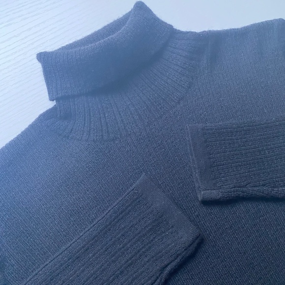 Laura Ashley Pure New Wool Knit Turtleneck Black Sweater Size 12 - Picture 3 of 12